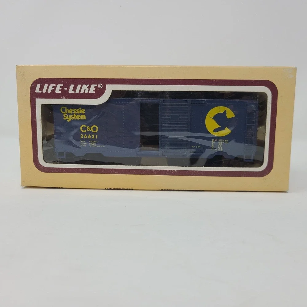 NIB Life-Like 8476 HO Box Car w/ Sliding Door Chessie System C&O  (NEW IN BOX)